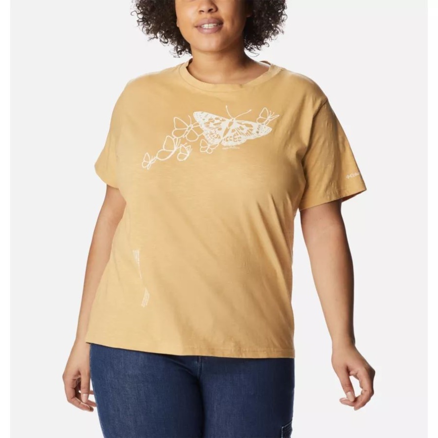 Aufschlüsselungs-T-Shirt Für Frauen In Übergröße Columbia Light Camel/Grafik Schmetterling